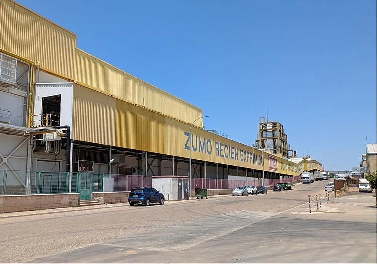 Dcoop quiere resucitar Zumosol: se hace con su fábrica y su marca en una subasta