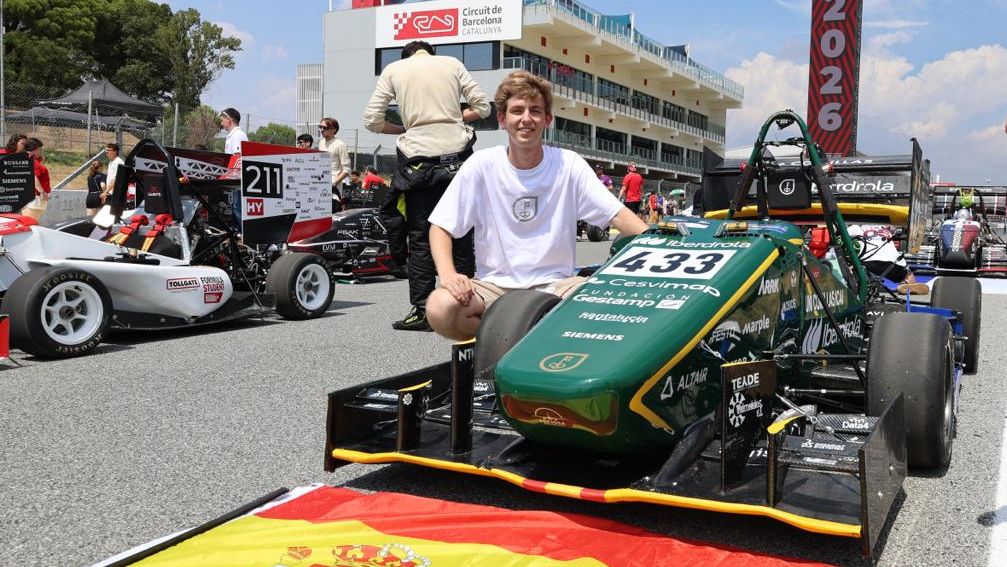 La proeza de Jaime de Carvajal a sus 22 años: ha construido un 'coche de Fórmula 1' junto a otros 80 estudiantes desde cero