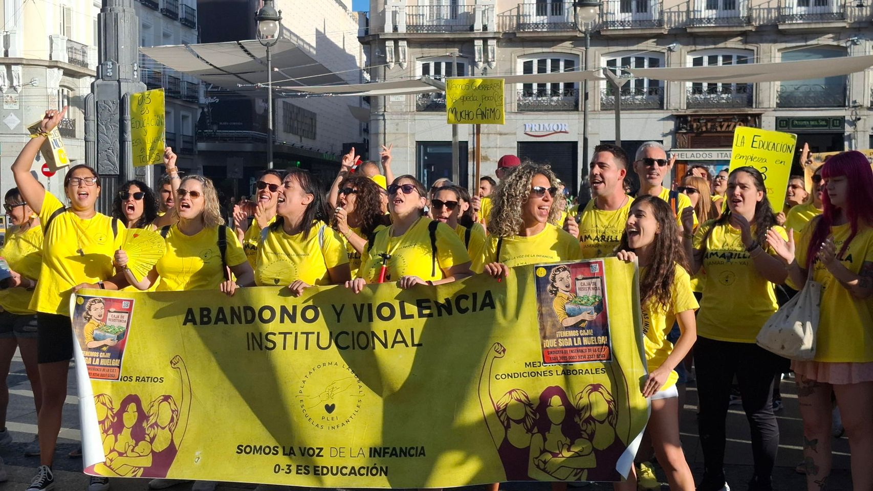 Ayuso promete complementos por formación a las educadoras infantiles y una pareja en el aula, pero la huelga sigue