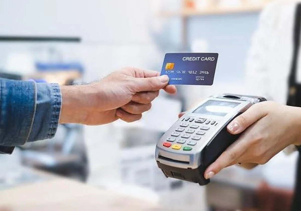 Un joven de 20 años estafa más de 11.200 euros con una tarjeta bancaria clonada haciendo más de 130 compras