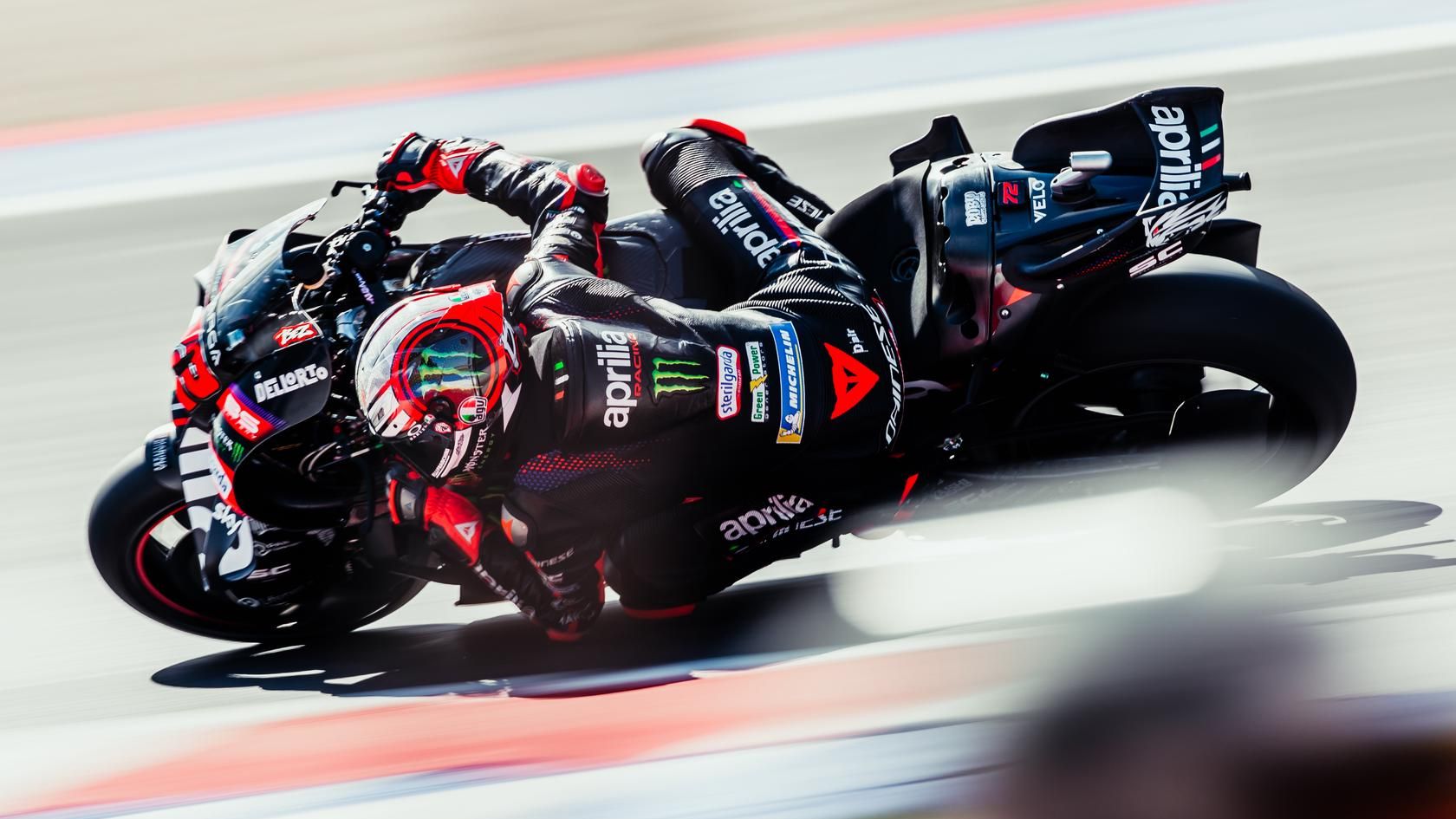 Marco Bezzecchi desafía a Marc Márquez con una pole de récord en el circuito de Misano