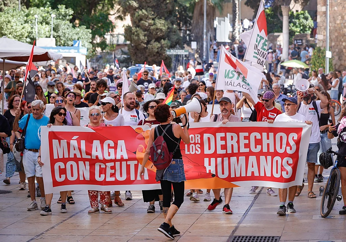 Unas 200 personas se manifiestan en Málaga contra el racismo tras la entrada masiva de migrantes en Ceuta