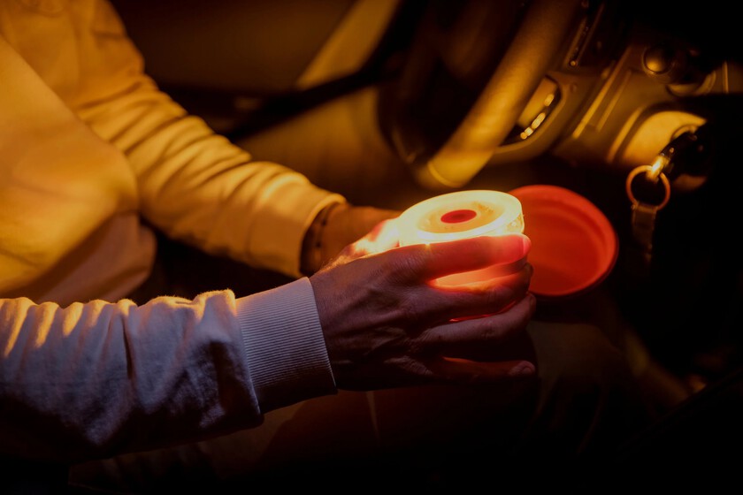 Desde hoy las balizas V-16 conectadas son obligatorias en España: lo que conviene tener claro entre polémicas y dudas sobre la norma