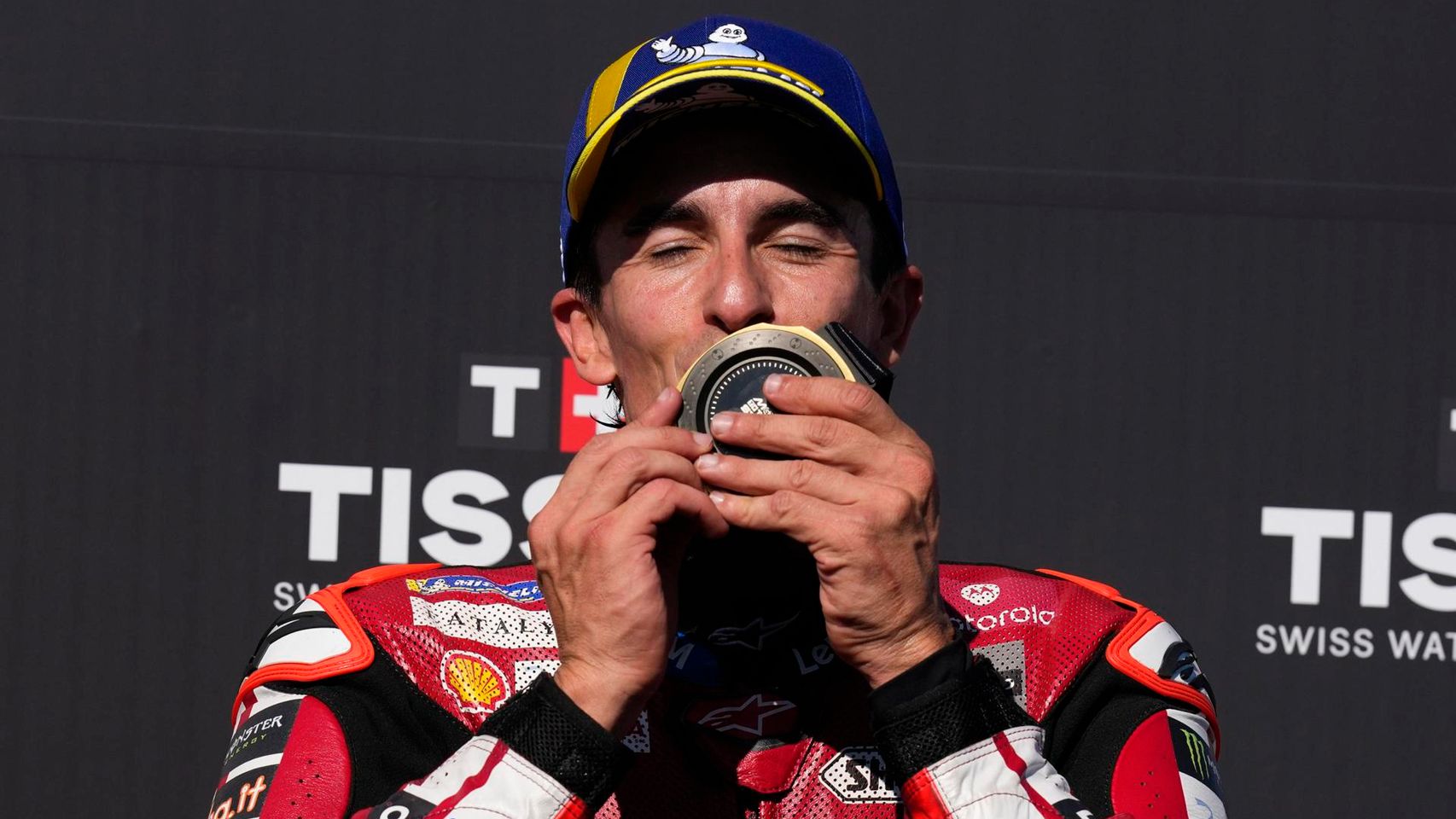 Clase magistral de Marc Márquez en Misano: vuelve a superar a Bezzecchi en la salida