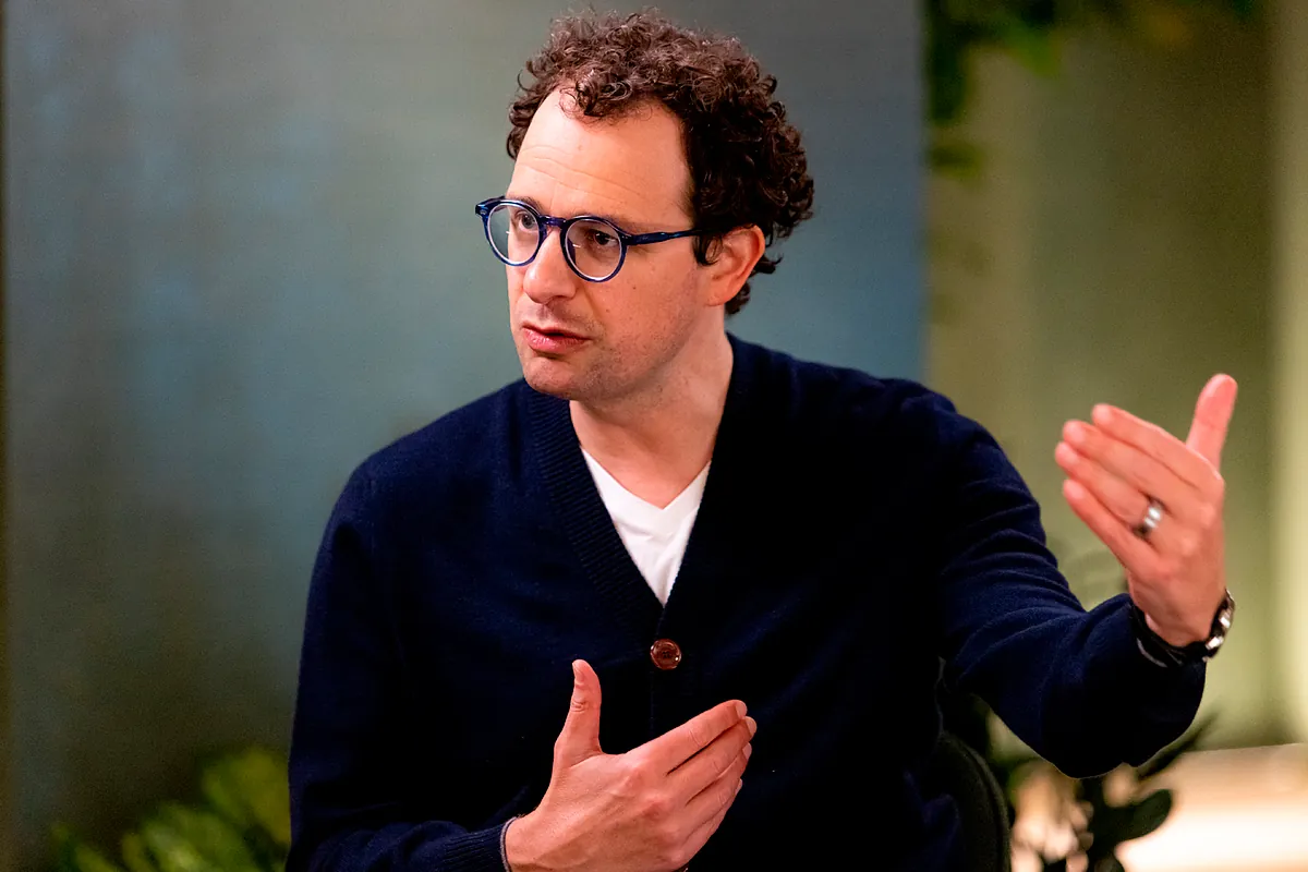 El CEO de Anthropic pide "bajar el ritmo" de desarrollo de la IA y avisa: se puede "perder el control"