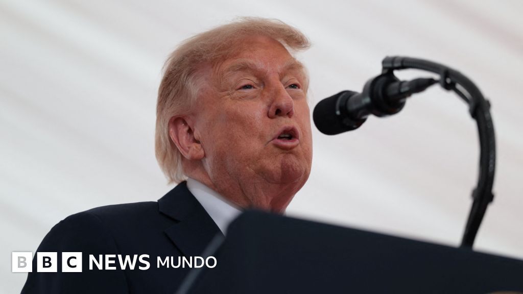 Trump asegura que la reunificación de Irlanda sería "algo fantástico" durante una visita a Dublín