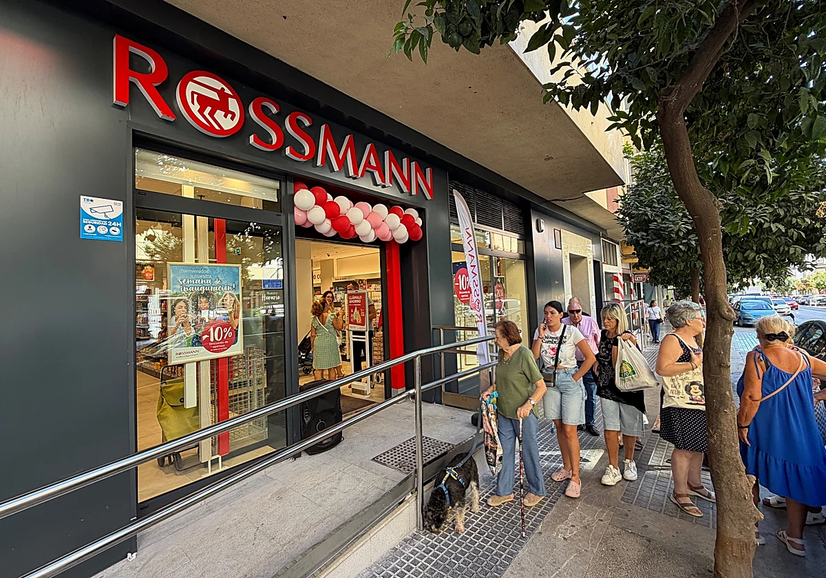 Rossmann, el gigante alemán del cuidado personal, abre su primera tienda en el Centro de Málaga