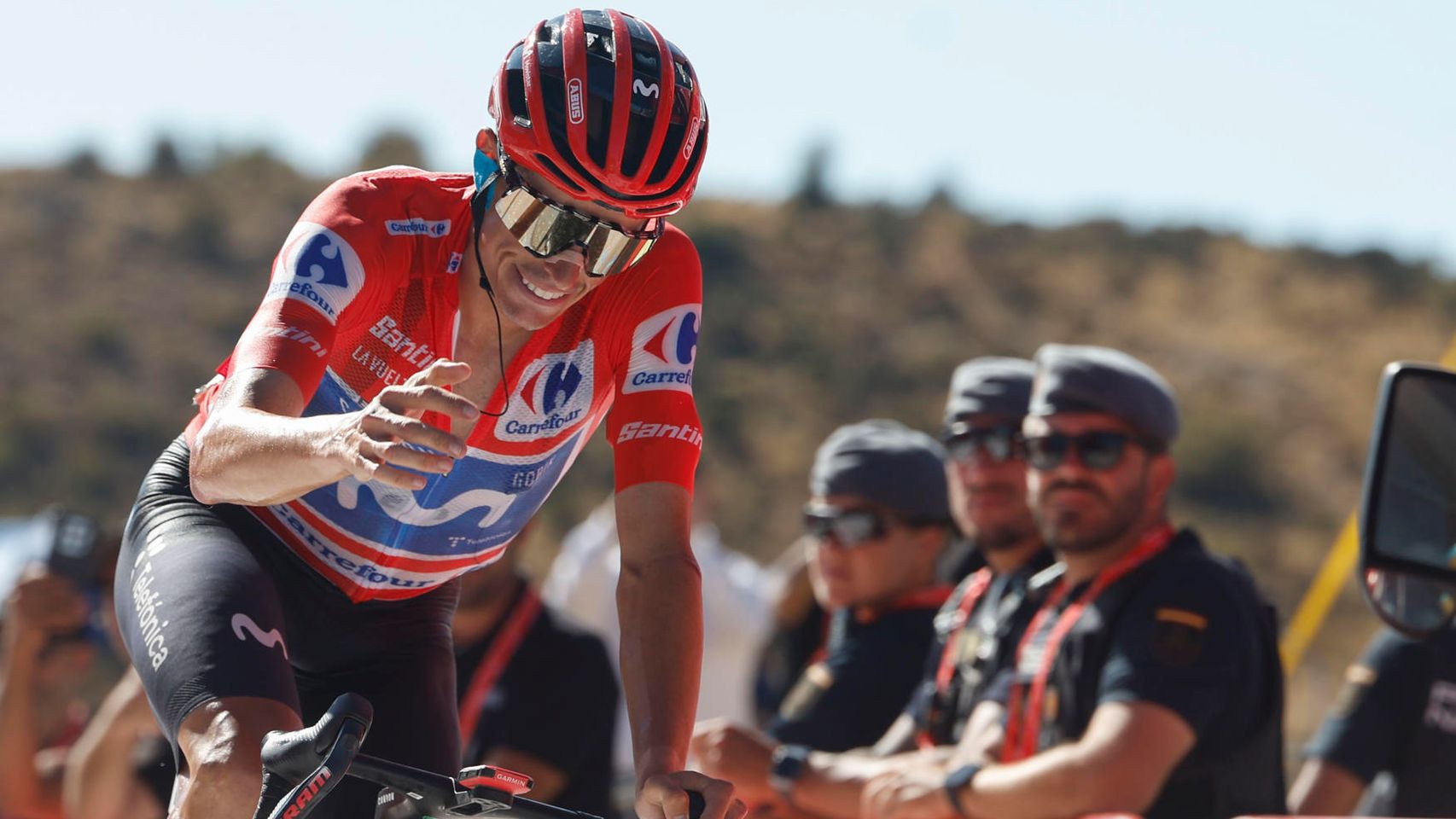 Enric Mas devuelve el ciclismo español a la gloria 11 años después de la última Gran Vuelta sonreído por la fortuna