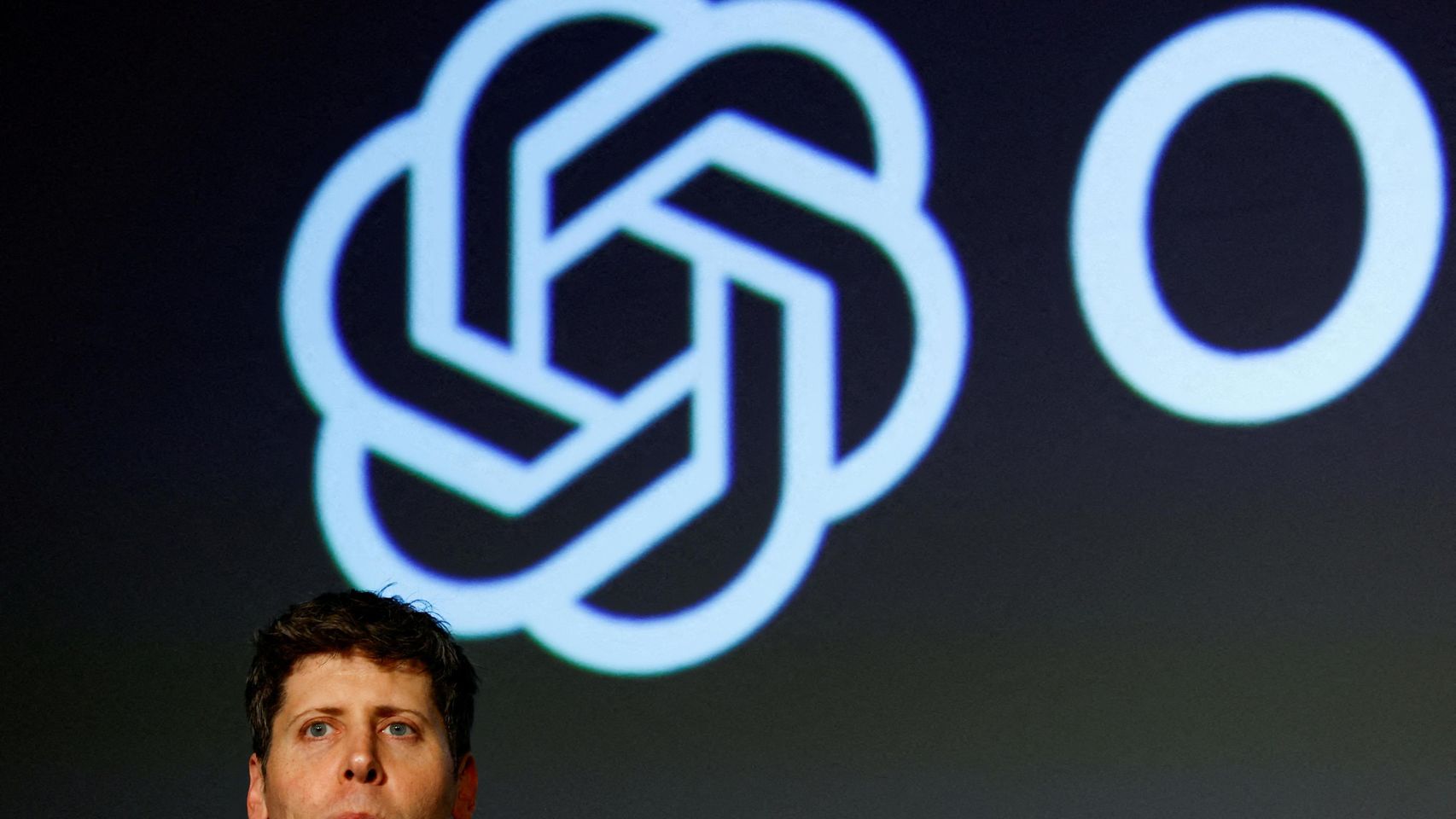 OpenAI no saldrá a bolsa este año: su director advierte de que el riesgo de que la IA provoque la extinción es "inaceptable"