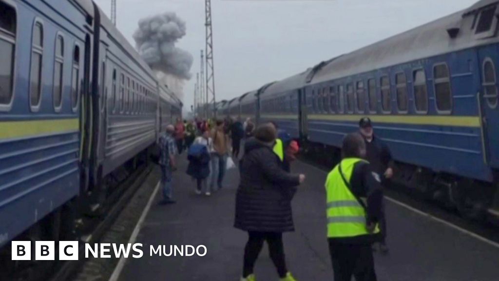 Rusia ataca un tren ucraniano poco después de que altos funcionarios europeos abandonaran la estación