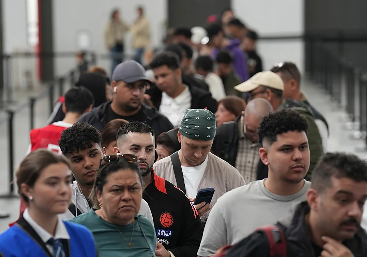La Seguridad Social suma casi medio millón de afiliados extranjeros en un año por el impulso de la regularización
