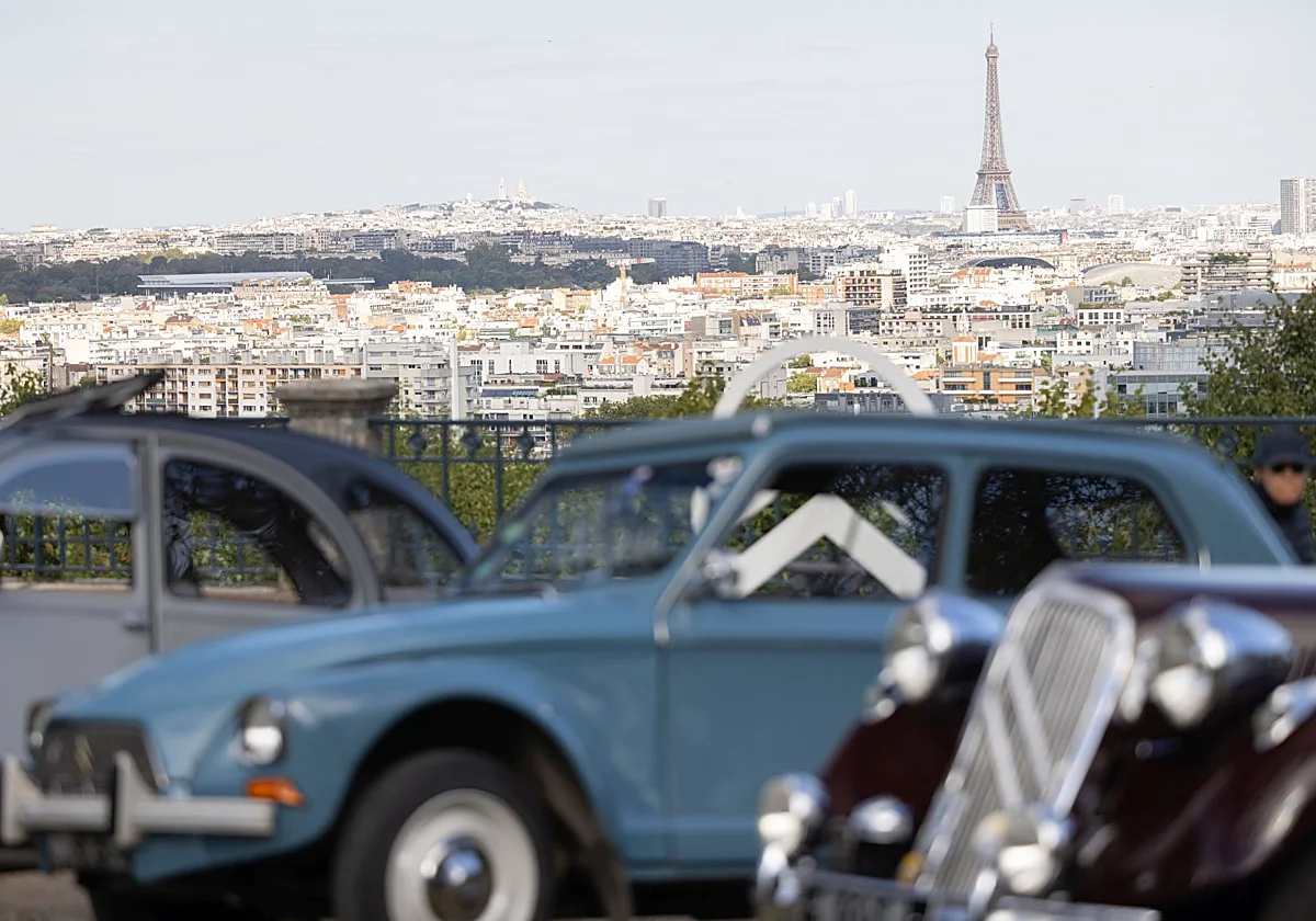 París se rinde al legado de Citroën: así fue el primer Classic Tour por las calles de la capital francesa