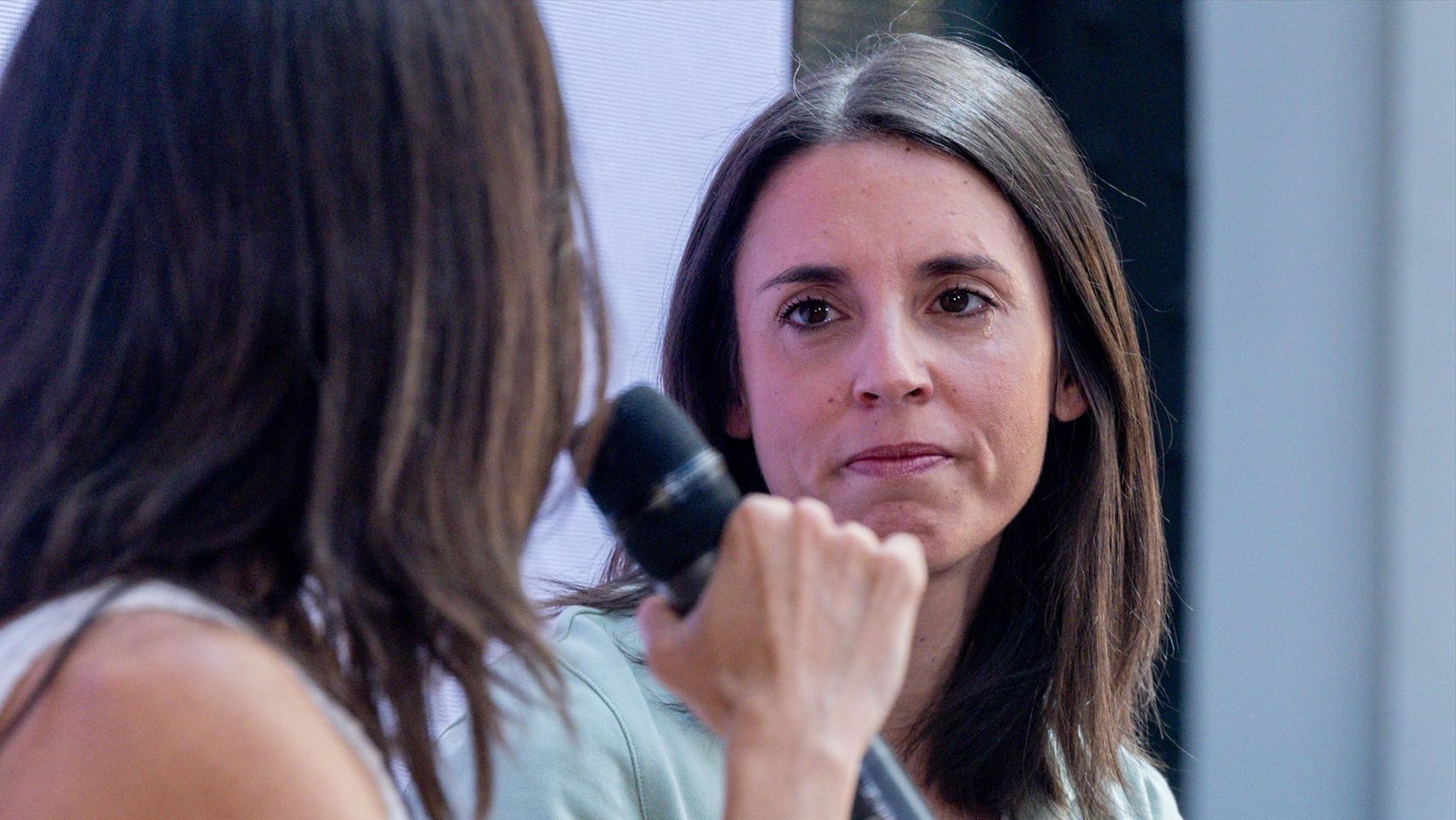 Irene Montero vincula a Motos, Ana Rosa, Griso y Herrera a la "extrema derecha" por llamar "invasión" a la invasión de Ceuta