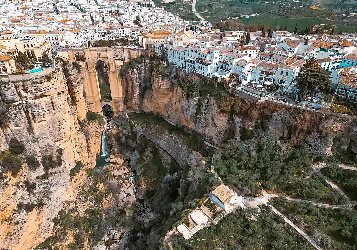 Ronda completa el Camino del Desfiladero del Tajo con una pasarela bajo el Puente Nuevo