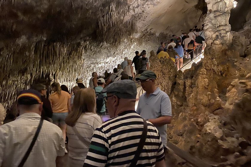 Las cuevas de Mallorca se están convirtiendo en el juguete de los influencers: "Se llevan las estalactitas"