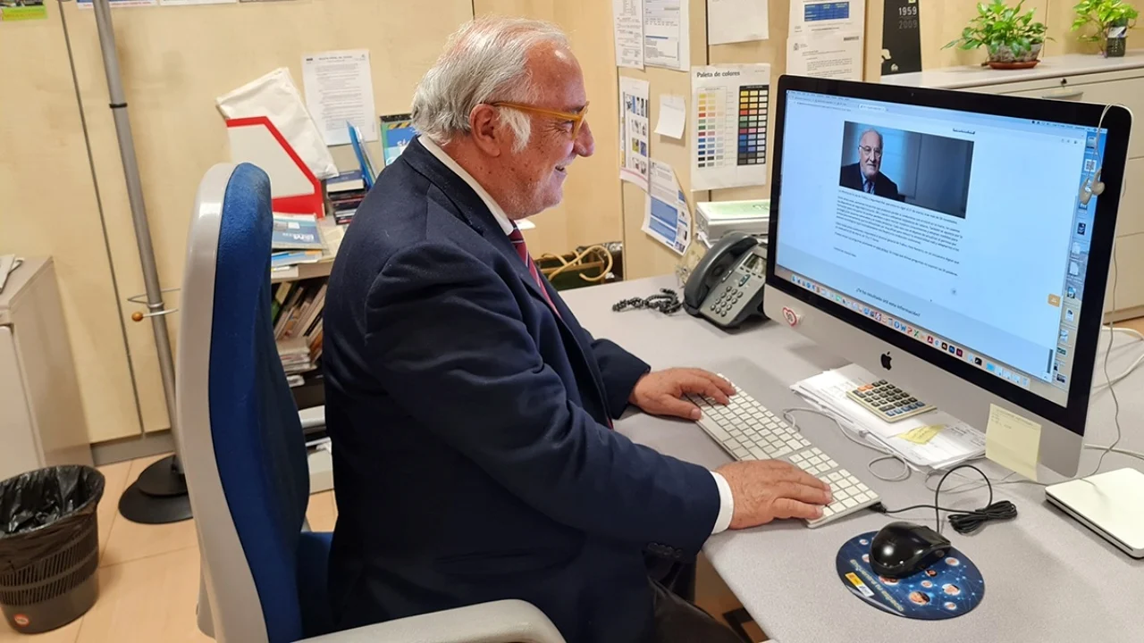 La confesión de Pere Navarro sobre la baliza V16 de la DGT: «Si tuviese que volverlo a hacer…»