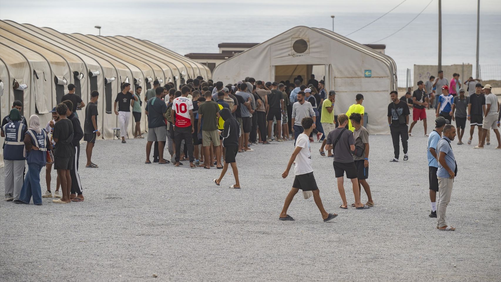 Los médicos y las enfermeras de Ceuta convocan una huelga por la "degradación" de la sanidad tras la crisis migratoria