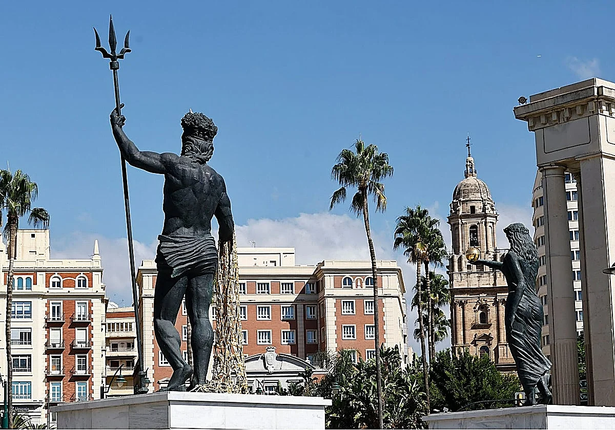 Málaga mantendrá un año las esculturas de Ginés Serrán en el Puerto, pero quiere más debate ciudadano