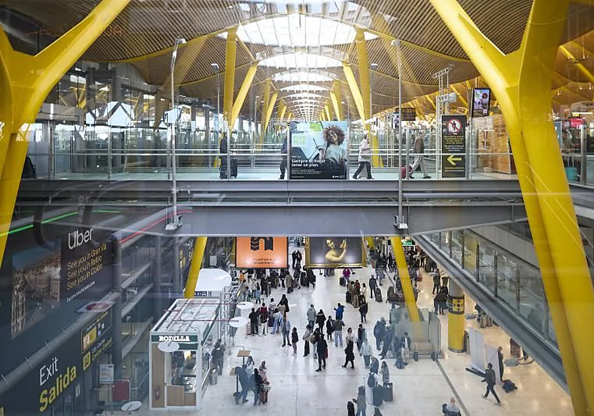 El Gobierno desoye a Competencia y a las aerolíneas y aprueba la subida de tasas de Aena