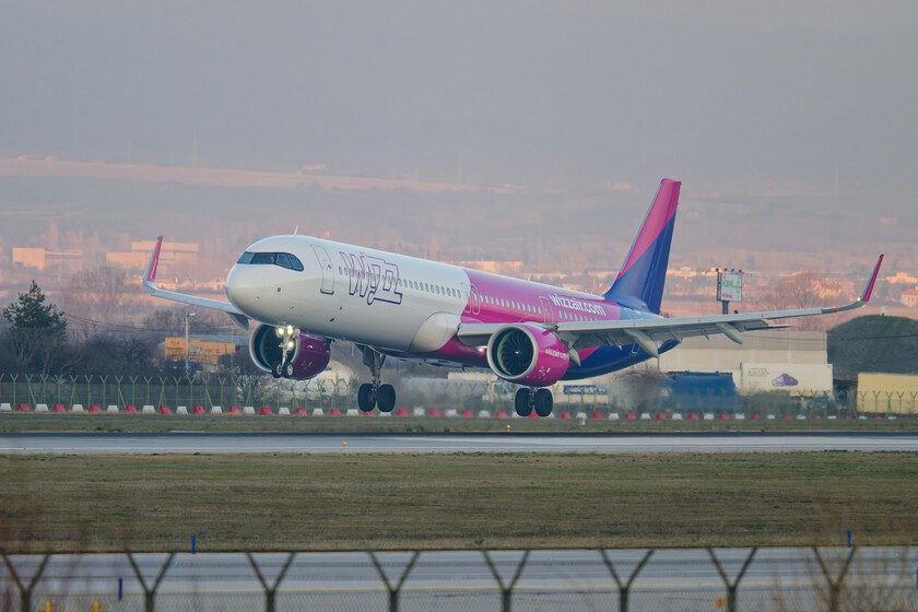 Ryanair ha dominado en Zaragoza durante años. Su retirada en los aeropuertos regionales está haciendo que otra aerolínea se alce: Wizz Air