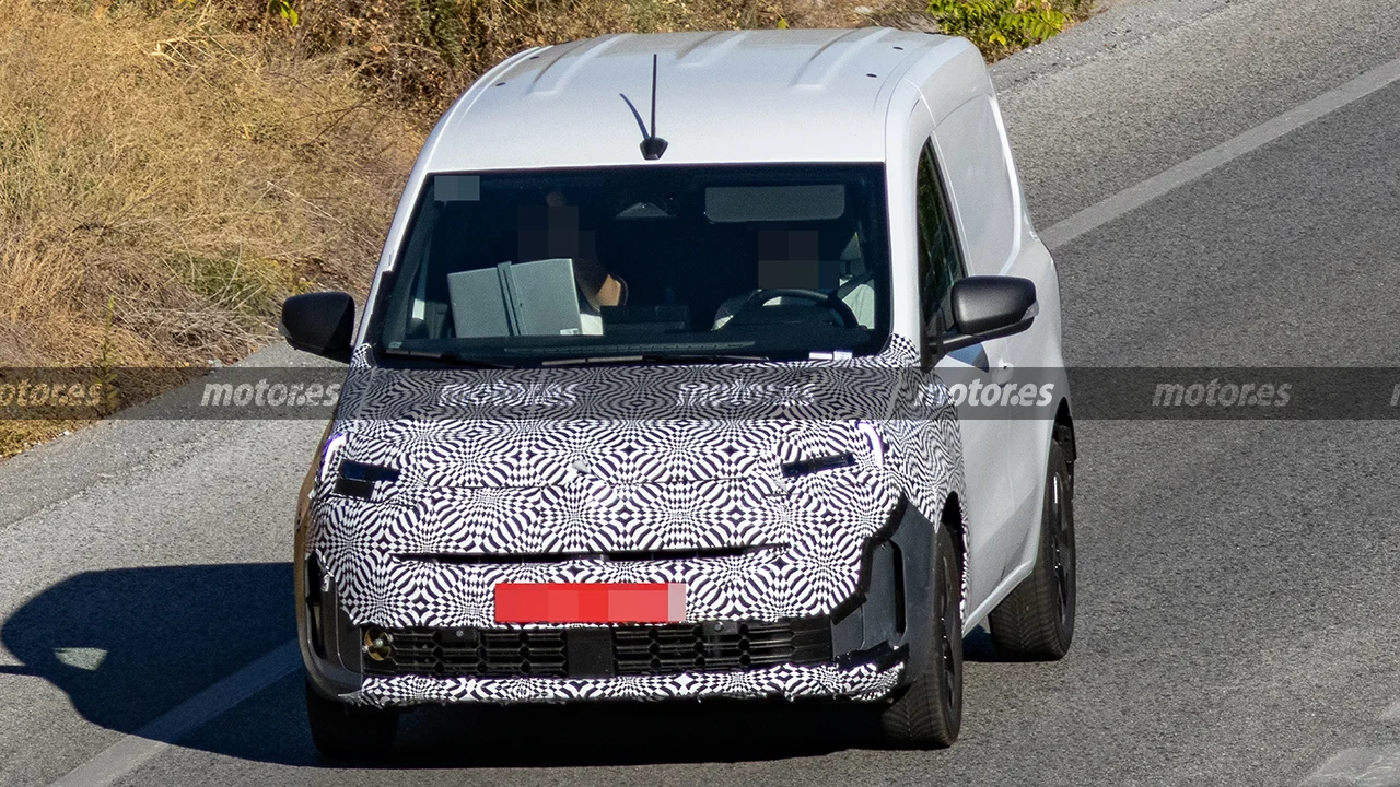 Cazado el nuevo Renault Kangoo 2027, la renovación del rival del Citroën Berlingo se deja ver en sus primeras fotos espía