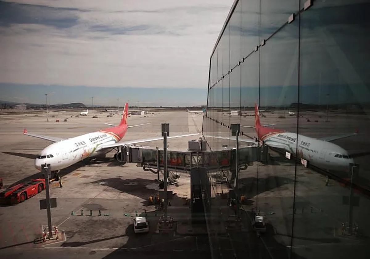 El Gobierno enfría la subida de las tasas aeroportuarias en plena crisis del queroseno