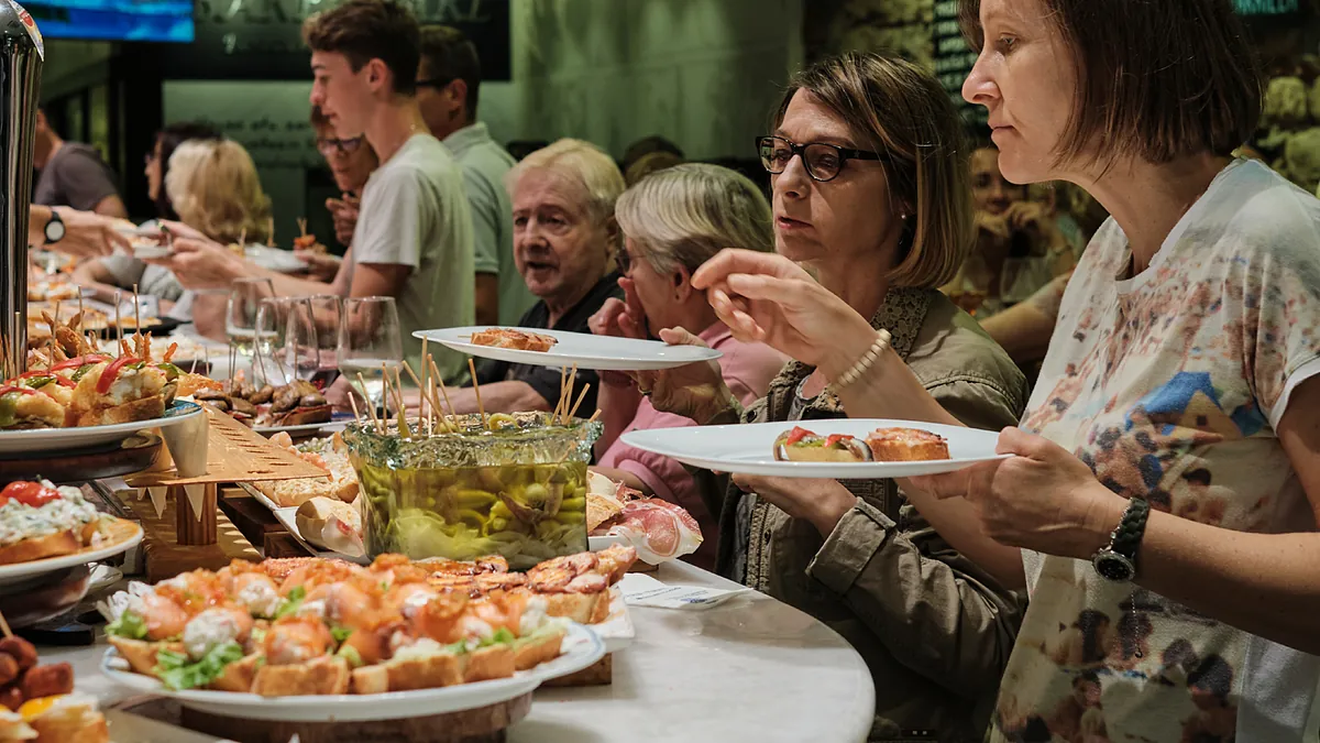 Qué es el pintxo pote y qué sitios no puedes perderte si estás un jueves en San Sebastián