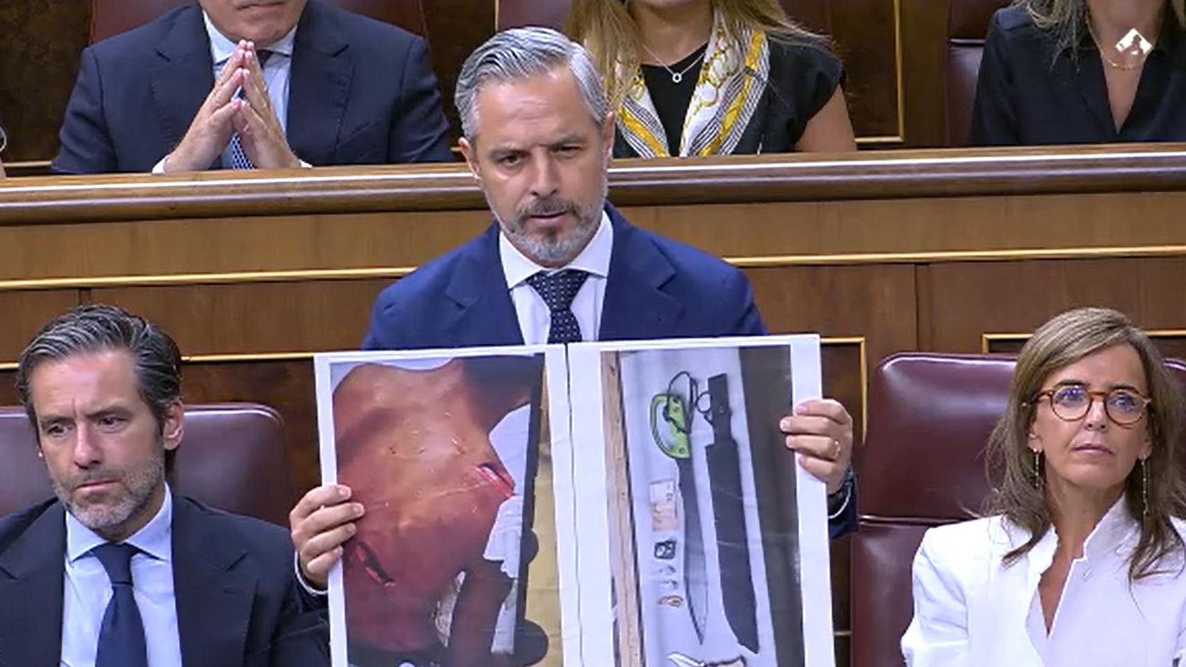 Bravo revoluciona el Congreso mostrando dos fotos desde el escaño: "¿Normalidad? ¿Se está usted riendo de los ceutíes?"