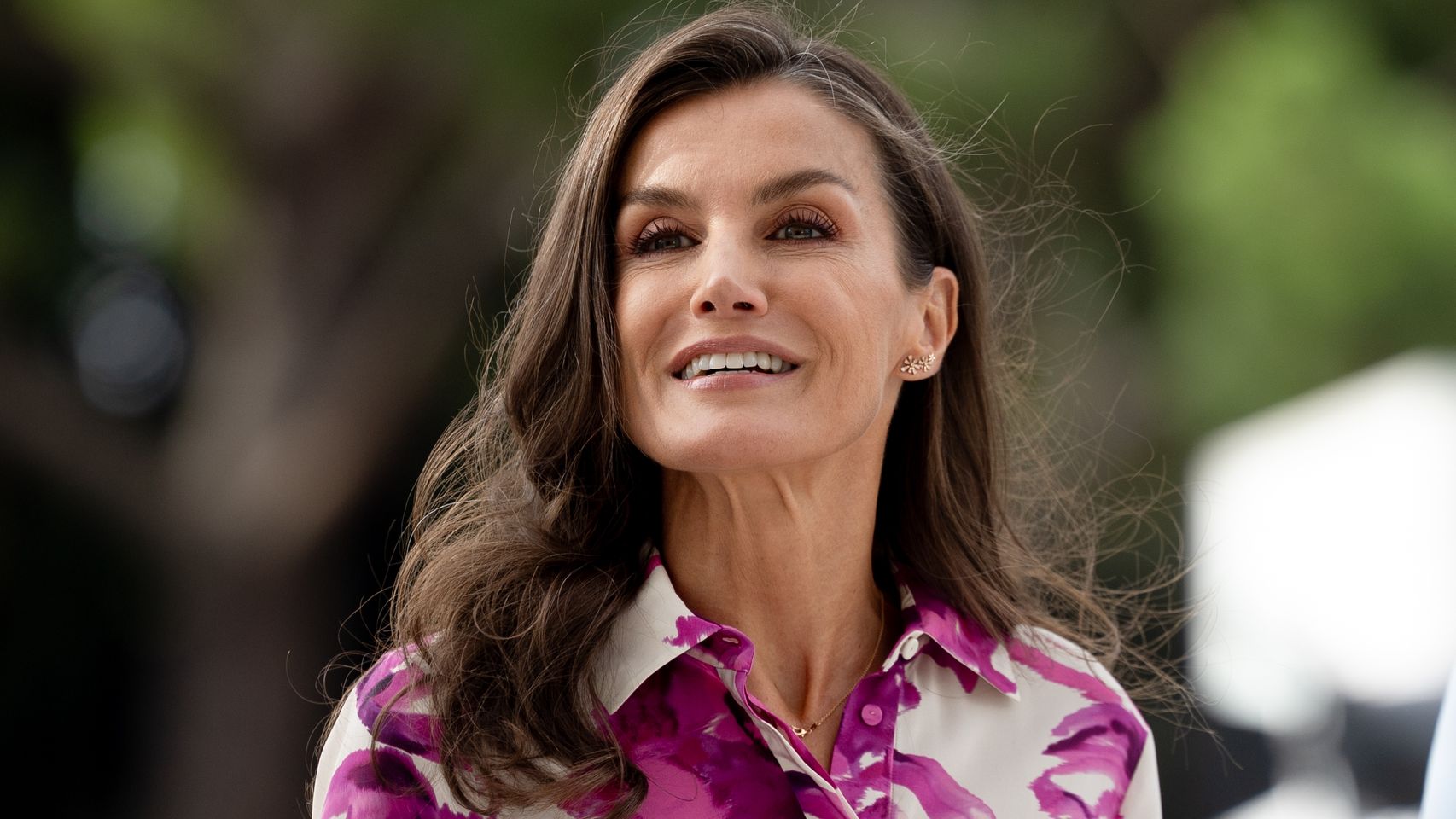 La reina Letizia retoma su agenda oficial: un homenaje a las enfermeras y un vestido floral de Carolina Herrera