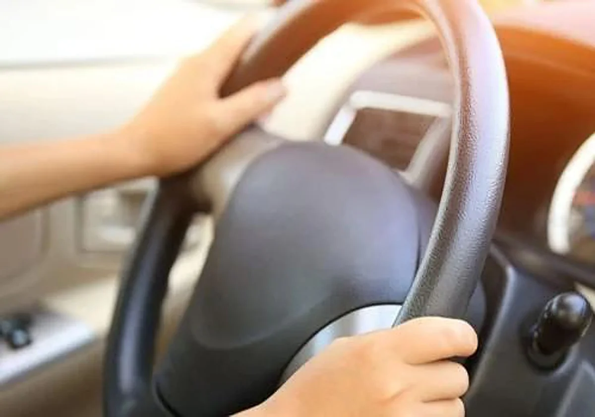 Cuidado con los pesos, la reserva o los badenes: malos hábitos en el coche que te pueden costar hasta 10.000 euros