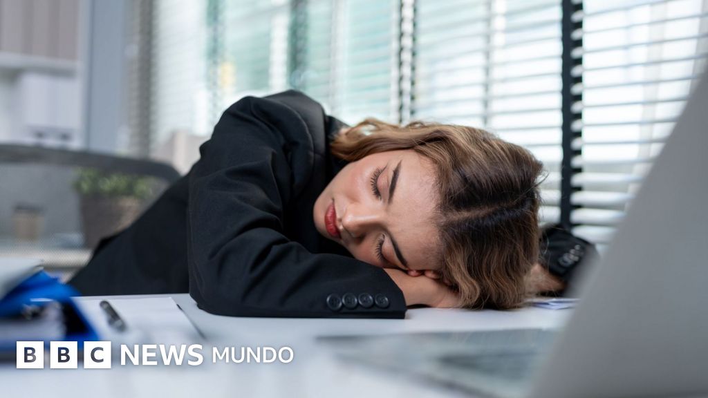 Cuál es la razón de que nos dé sueño después de almorzar (y por qué tomarse un café no es la mejor forma de espabilarse)