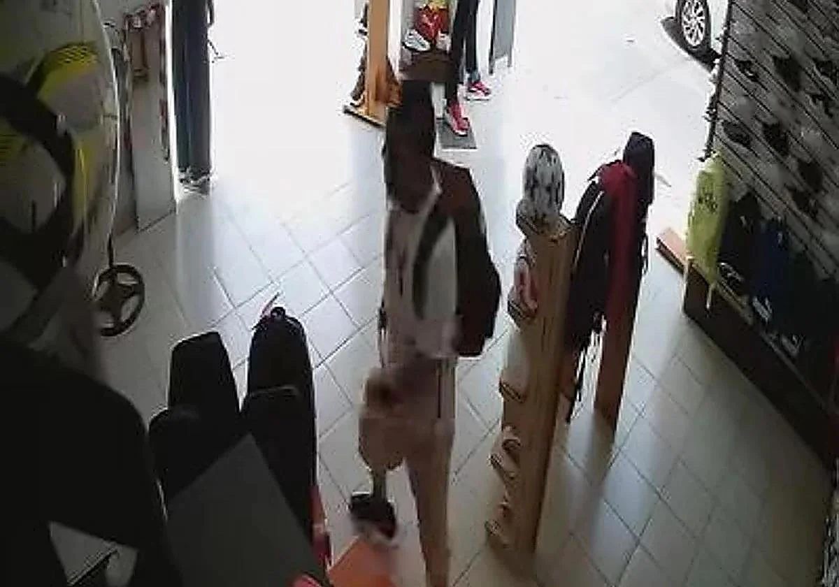 La Fiscalía de Morelos pide imágenes a una zapatería donde el presunto homicida de Claudia robó: «Salió corriendo con las deportivas puestas»