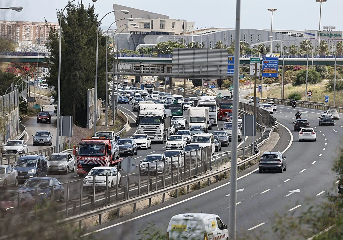 Los alcaldes de la Costa claman contra los atascos y exigen al Gobierno las autovías pendientes