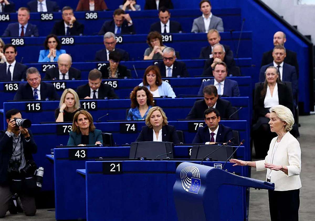 Von der Leyen promete «nada de redes sociales para los menores de 13 años»