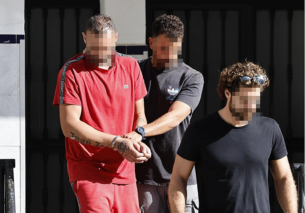 Vecinos de Alejandro aseguran que los detenidos hicieron obras en el patio semanas después de su desaparición