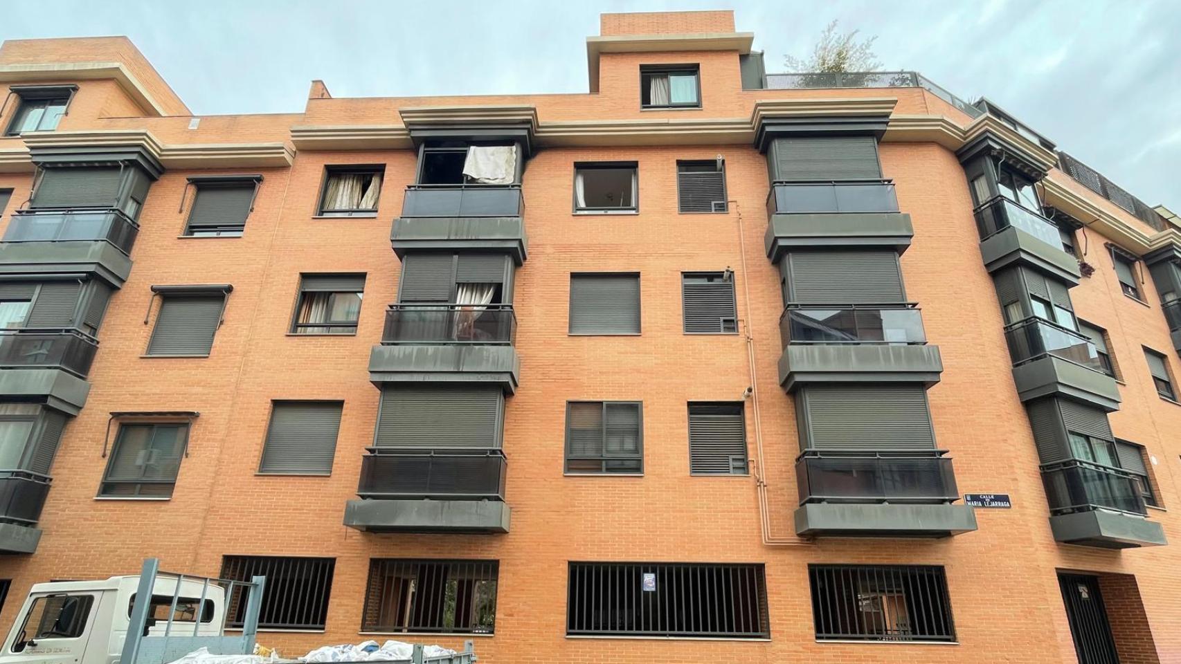 La tragedia de Carmen y sus dos hijos, muertos por el fuego en su casa de Carabanchel: los hallaron "abrazados" en el baño