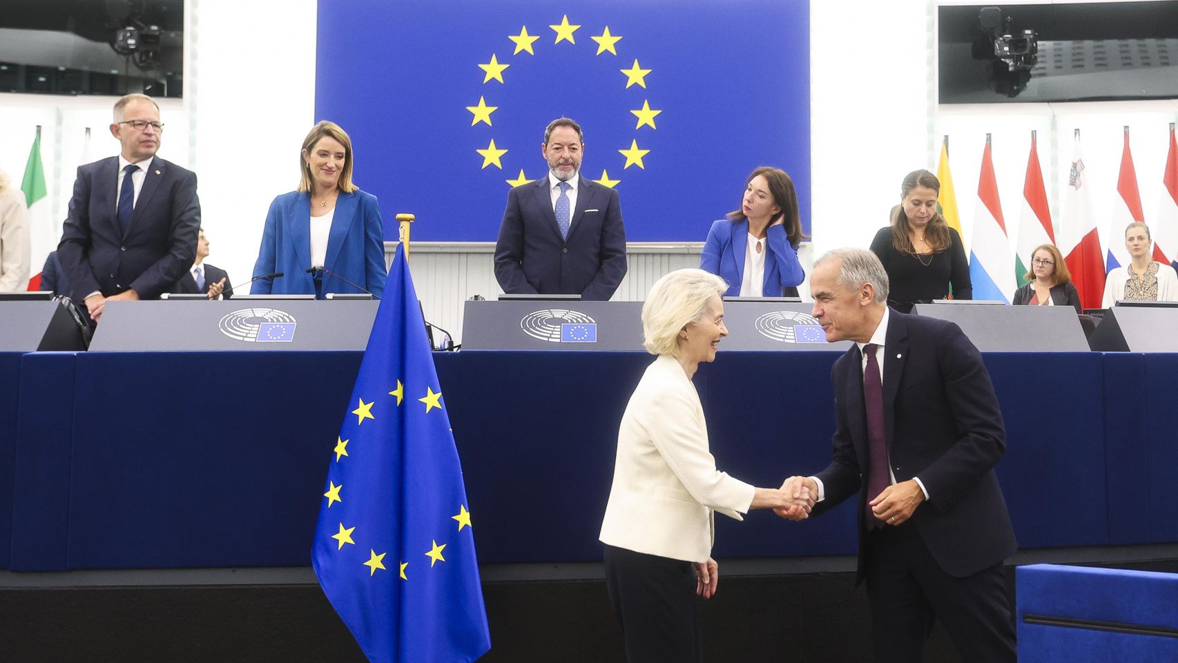 Von der Leyen descoloca a la UE al ofrecer a Canadá ser su primer "miembro asociado": no consultó previamente con los 27