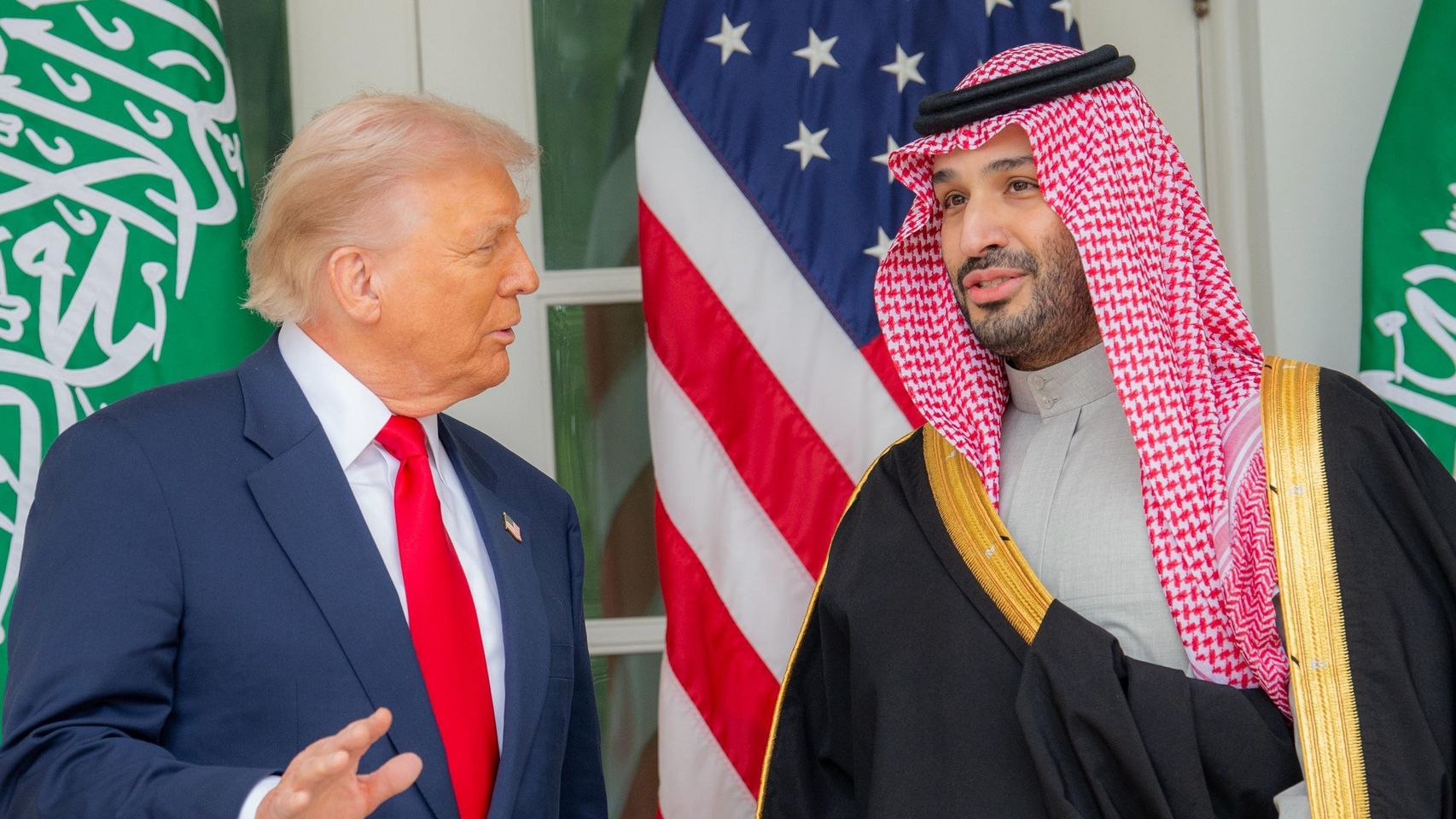 Trump ignora a Bin Salmán y acuerda con los hutíes no entrar en Yemen para dejar abierto el tráfico comercial en el mar Rojo