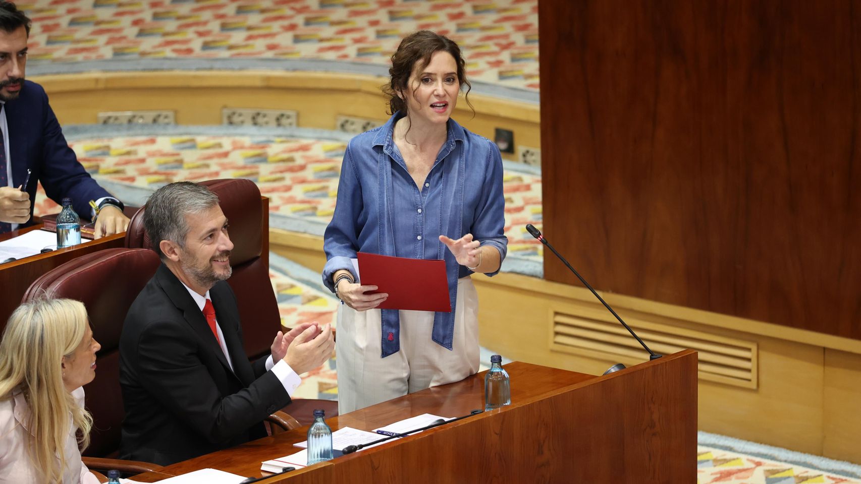 Ayuso califica de "bulo del culo de la semana" la manipulación de las listas de espera en el Hospital Ramón y Cajal