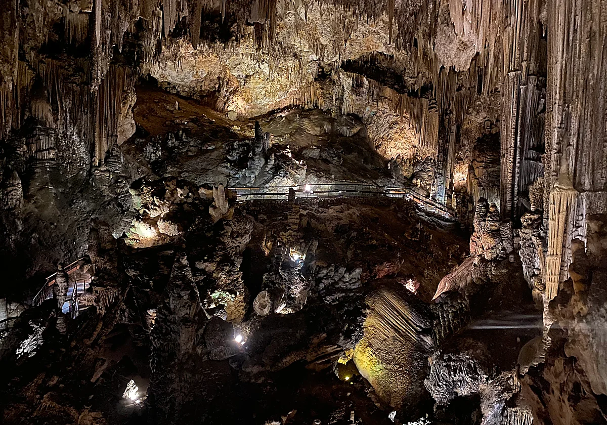La Cueva de Nerja aporta una pista clave para resolver el 'Problema de la Dolomita'