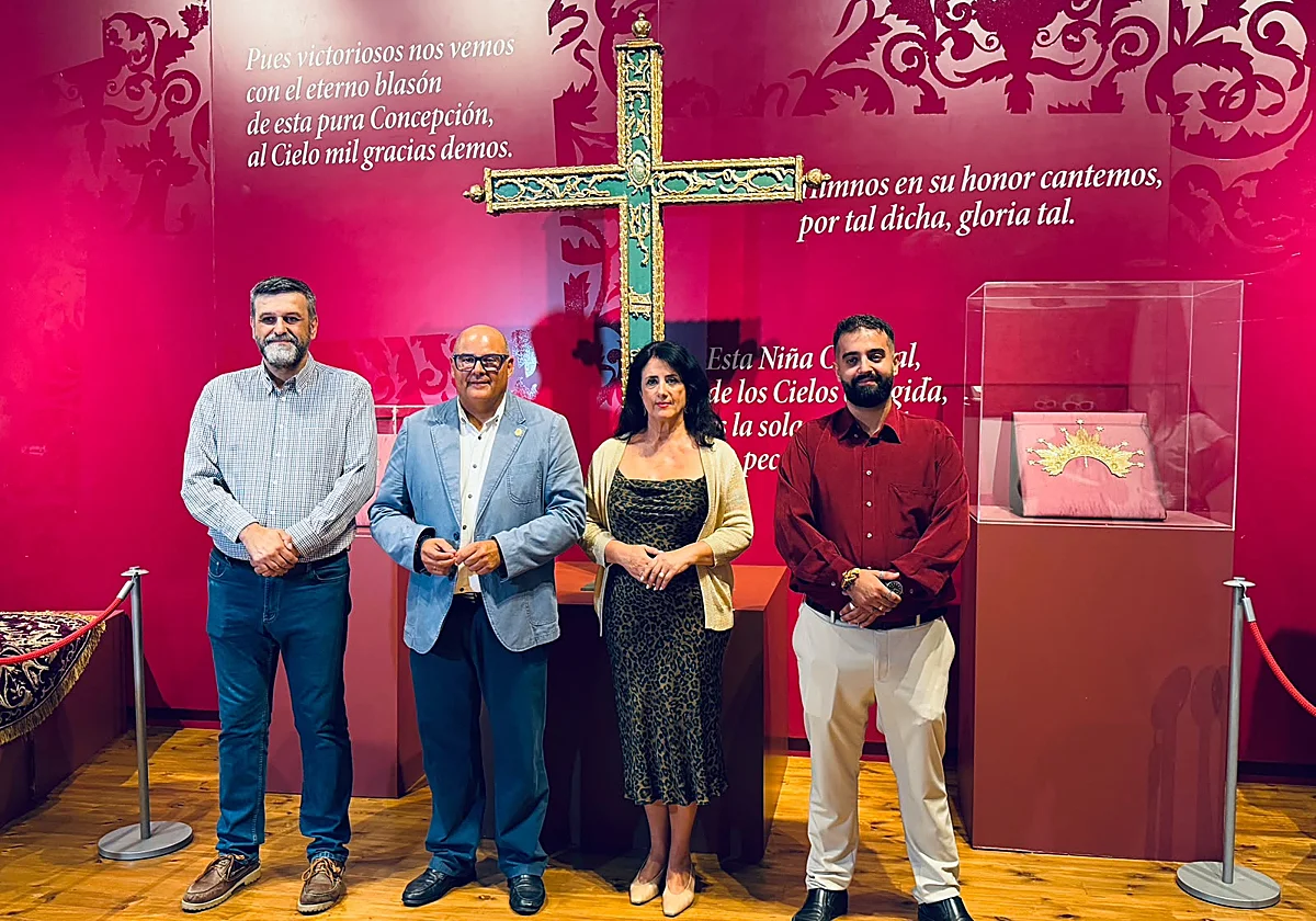 Vélez-Málaga expone piezas cofrades que sobrevivieron a la destrucción de 1936 en Santa María