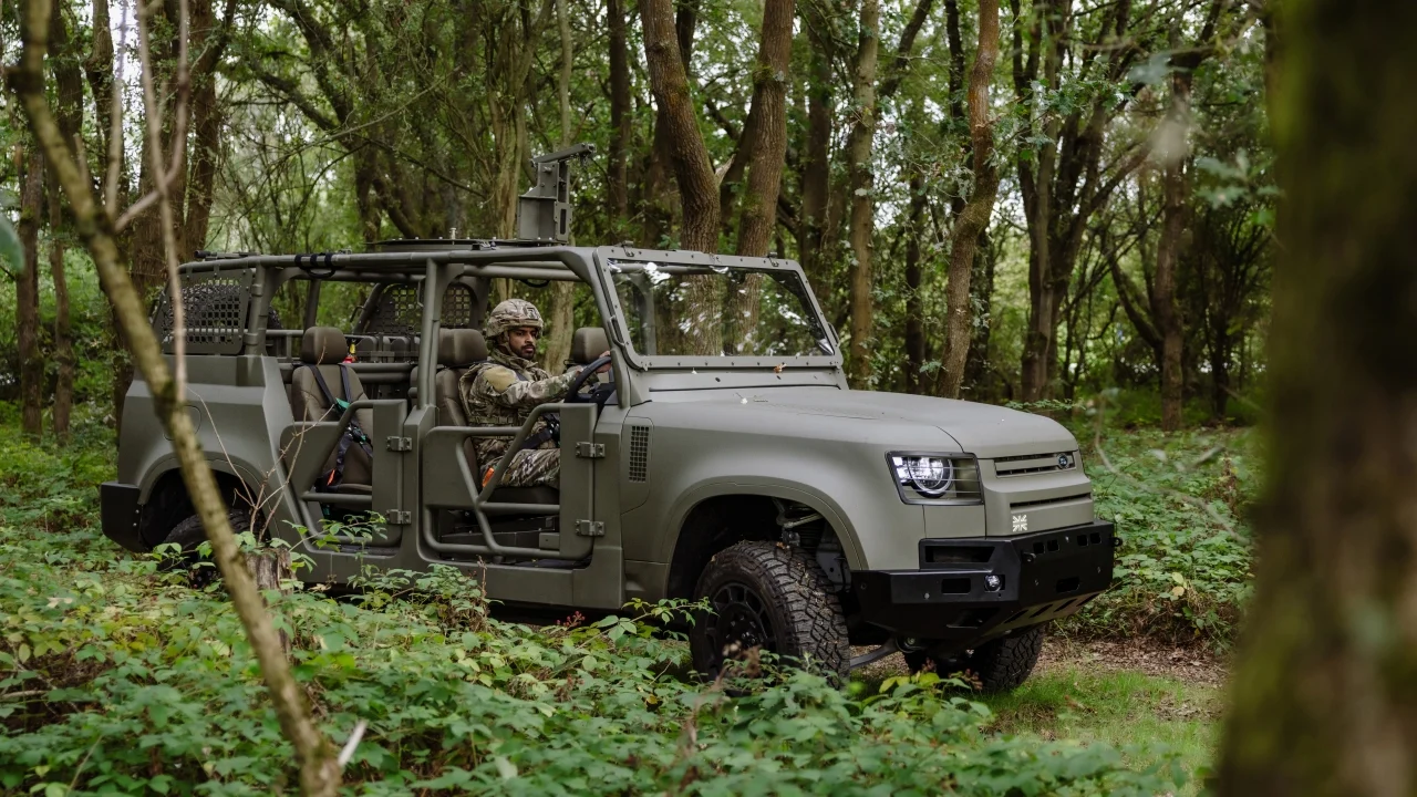 El lobo sale a cazar de nuevo: vuelve el Land Rover Defender Wolf para el ejército