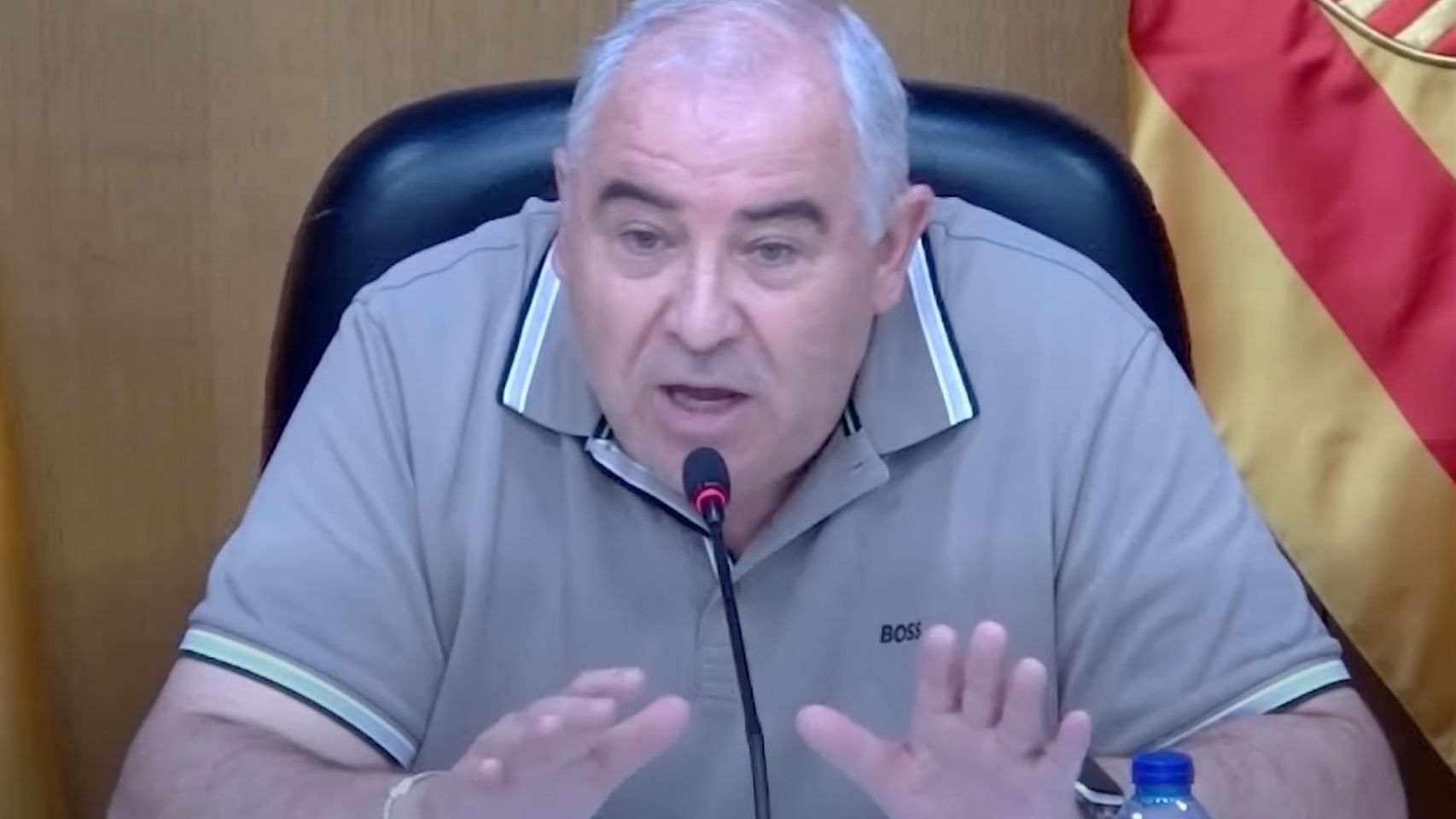 El alcalde que cobra 870 € por ir a reuniones de tres minutos se defiende: "Era para cobrar un sueldo más o menos decente"