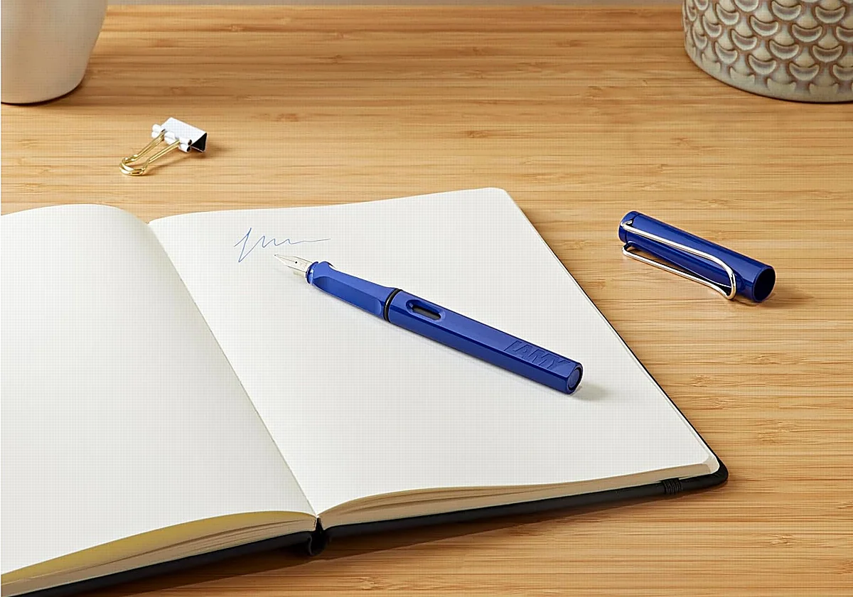 Escribe más cómodo y con más estilo con la pluma estilográfica Lamy Safari Blue ergonómica
