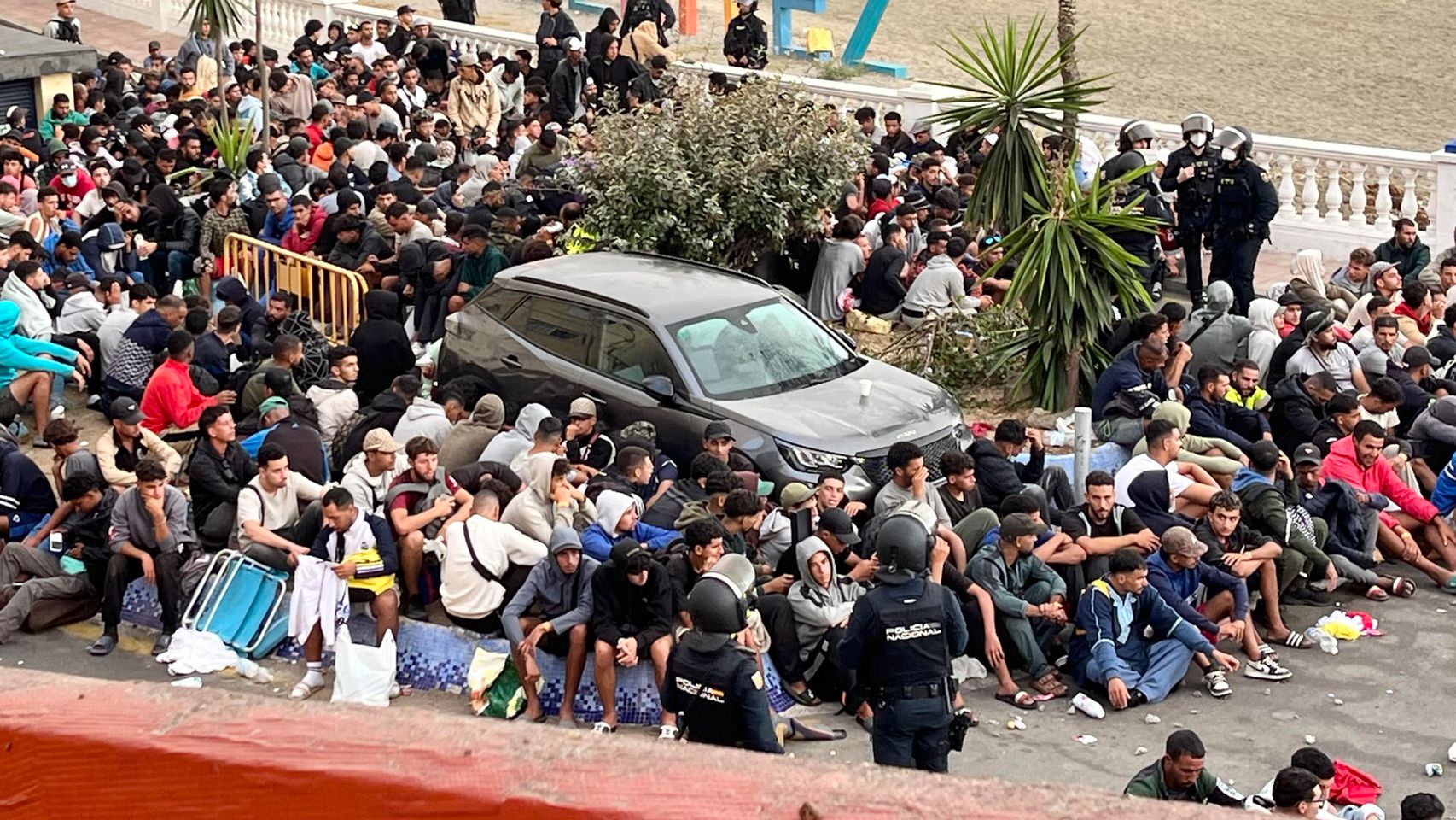 El PP acusa al Gobierno de "dejar vendidos a policías y guardias civiles" en el traslado de migrantes al puerto de Ceuta