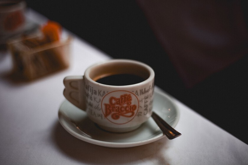 Muchos gurús dicen que el café en ayunas es veneno para nuestro microbioma. La realidad es todo lo contraria