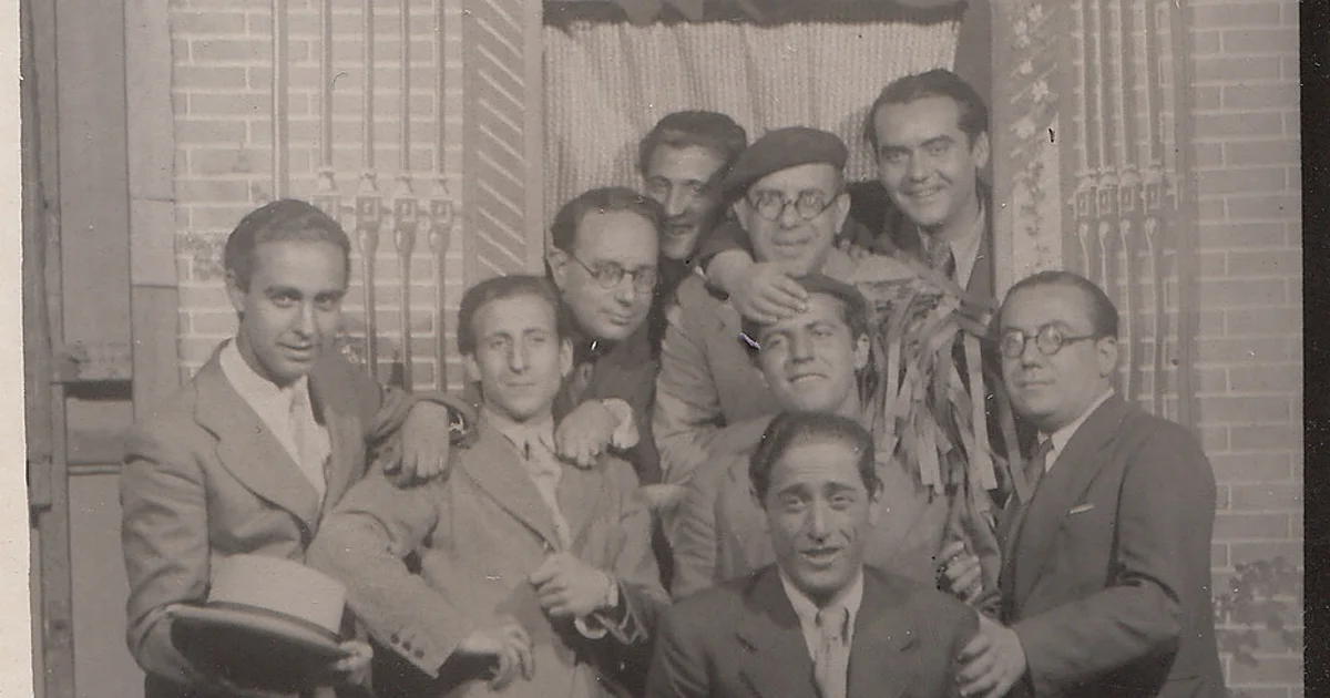 La última fotografía de Lorca y Rapún: mira que nos acechan todavía