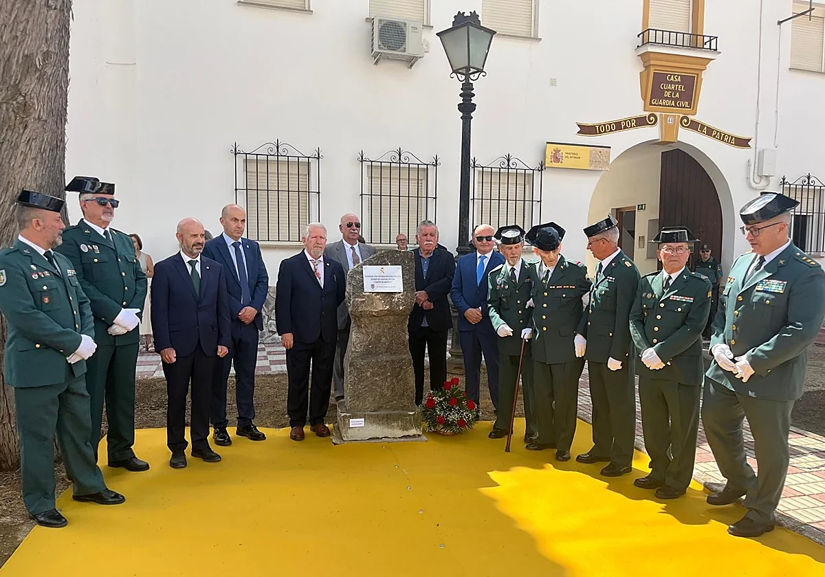 Archidona abre los actos de la Guardia Civil con un homenaje a sus veteranos