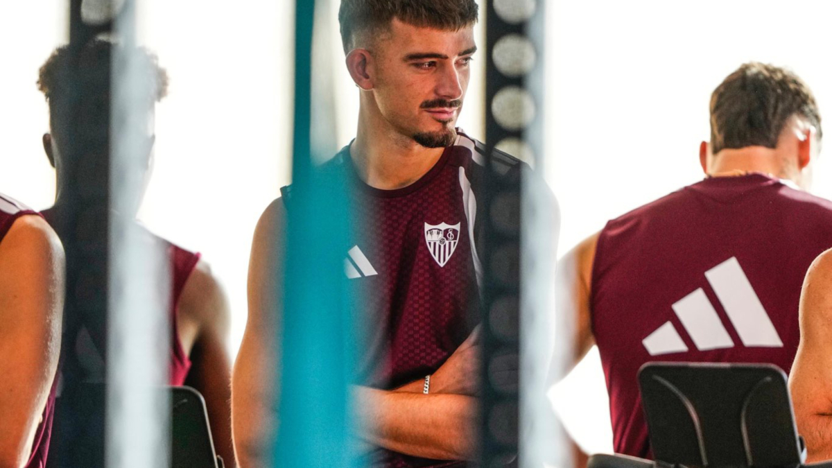 García Plaza convoca a 25 jugadores para recibir este sábado al Barcelona