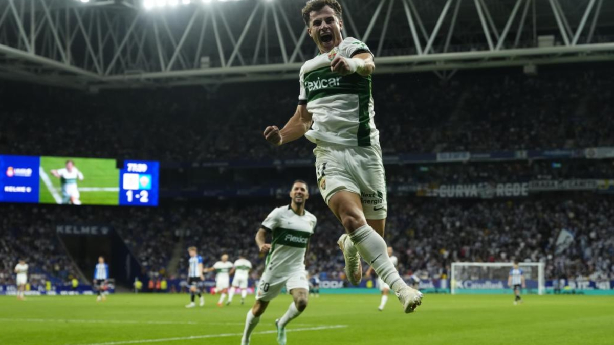 El estreno más a lo Elche